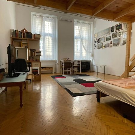 Appartamento Andrassy Adventures Budapest Esterno foto